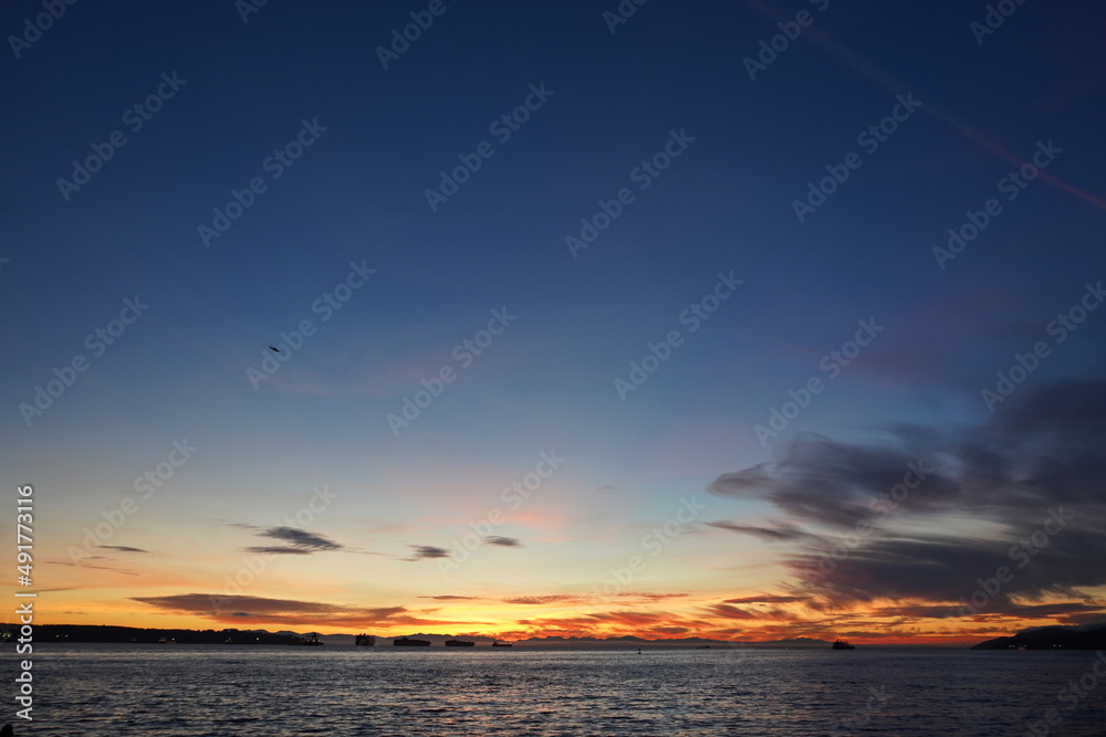 ビーチ　アンブルサイドビーチ　夕焼け　夕陽　夜明け　バンクーバー　ウエストバンクーバー　海