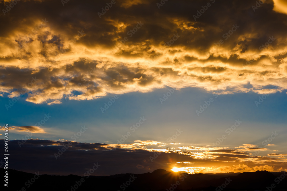 Obraz premium Sky and clouds at dawn