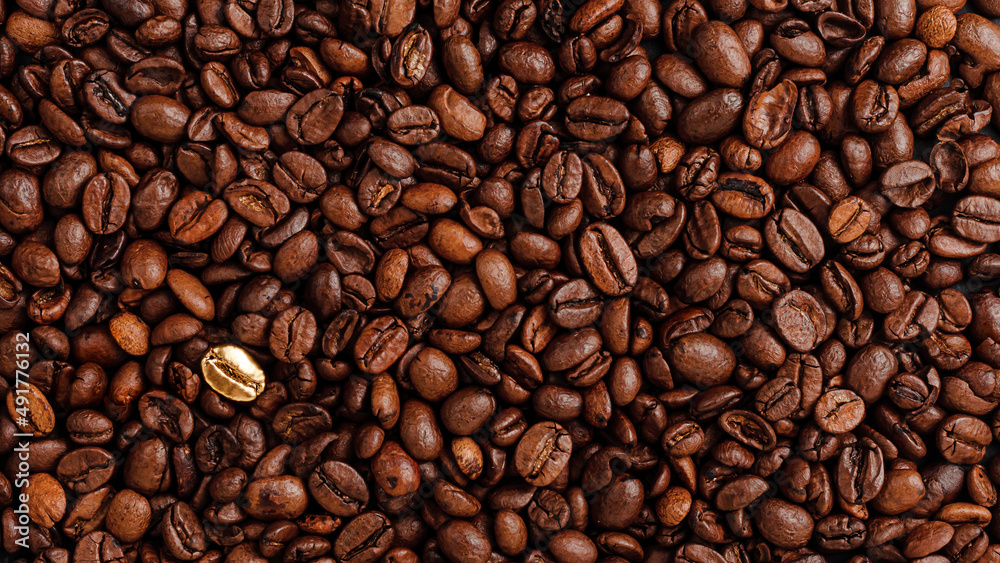 Fototapeta premium Coffee beans texure. Standing out from the crowd concept.