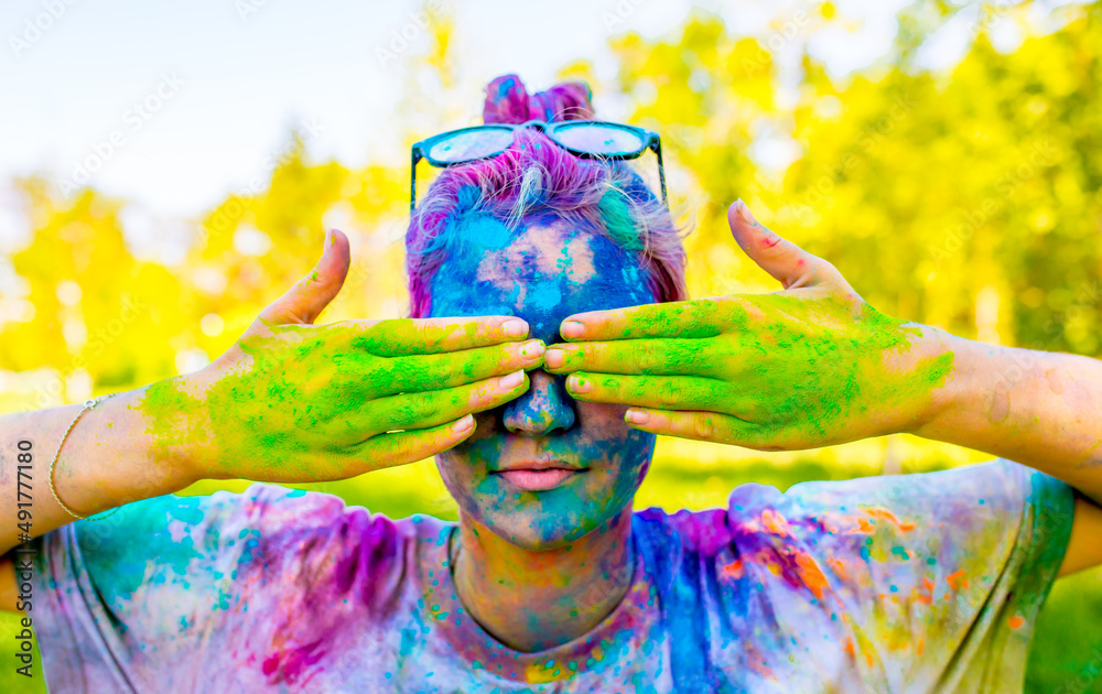 Obraz premium Holi is a festival of colored paints made from powder and dust. Hands with paint. People covered in colored powder rejoice, celebrate and dance. A feast of bright colors to entertain people.