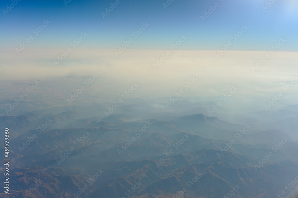 vu aérienne sur les montagnes arabe