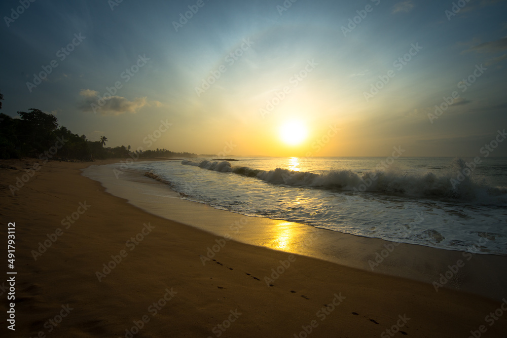 magnifique levé de soleil sur un plage du Sri Lanka magnifique levé de soleil sur un plage du Sri Lanka