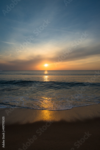 magnifique couché de soleil sur une plage du Sri Lanka