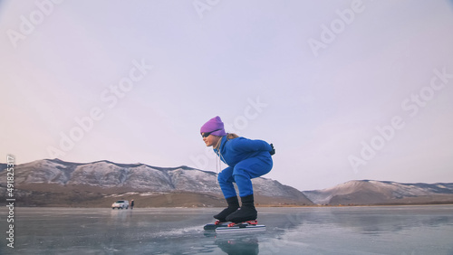 Schilderij op canvas The child train on ice speed skating