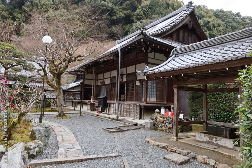 Saisho-in Subordinate Temple and its Main Hall and its Chozuya in the precincts of Nanzen-ji Temple in Kyoto City in Japan 日本の京都市の南禅寺境内にある末寺最勝院の本堂と手水舎 Saisho-in Subordinate Temple and its Main Hall and its Chozuya in the precincts of Nanzen-ji Temple in Kyoto City in Japan 日本の京都市の南禅寺境内にある末寺最勝院の本堂と手水舎