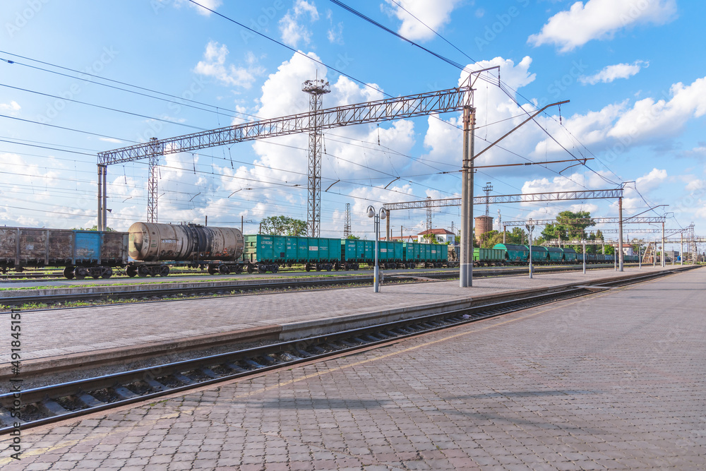  Krivoy Rog railway station. Trains. Ukrainian railway. Beautiful clouds over the city. Trips.