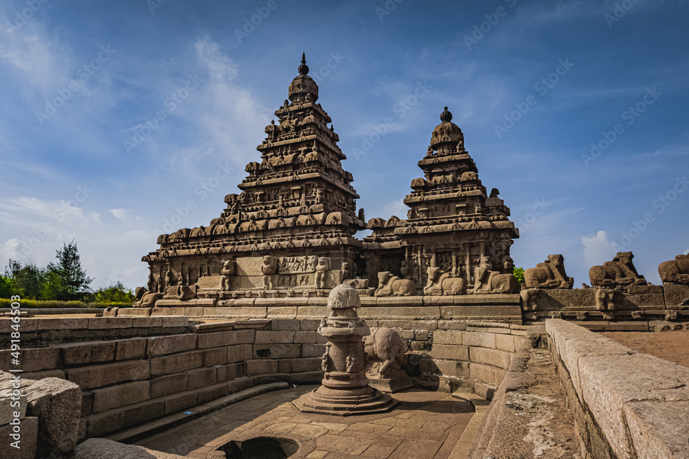 Fototapeta premium Shore temple built by Pallavas is UNESCO`s World Heritage Site located at Mamallapuram or Mahabalipuram in Tamil Nadu, South India. Very ancient place in the world.