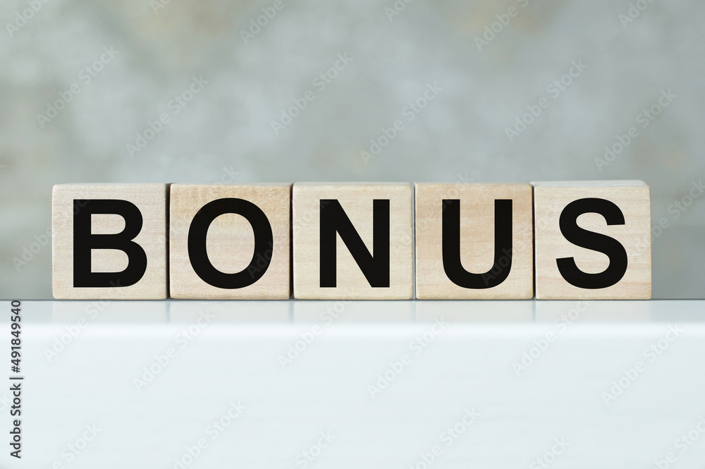 Naklejka premium The concept word bonus on wooden cubes.