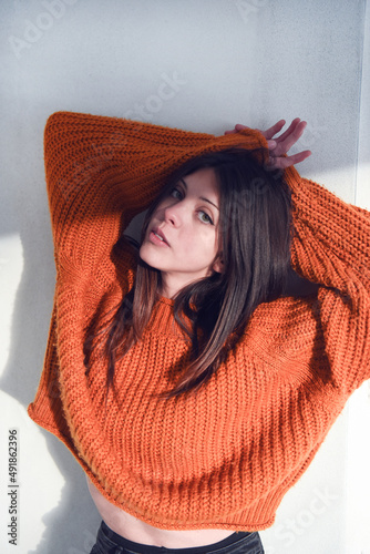 donna maglione ritratto colori  photo