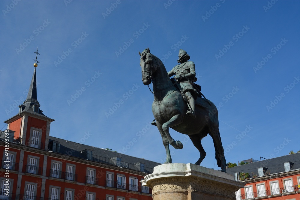 Obraz premium statue of monarch