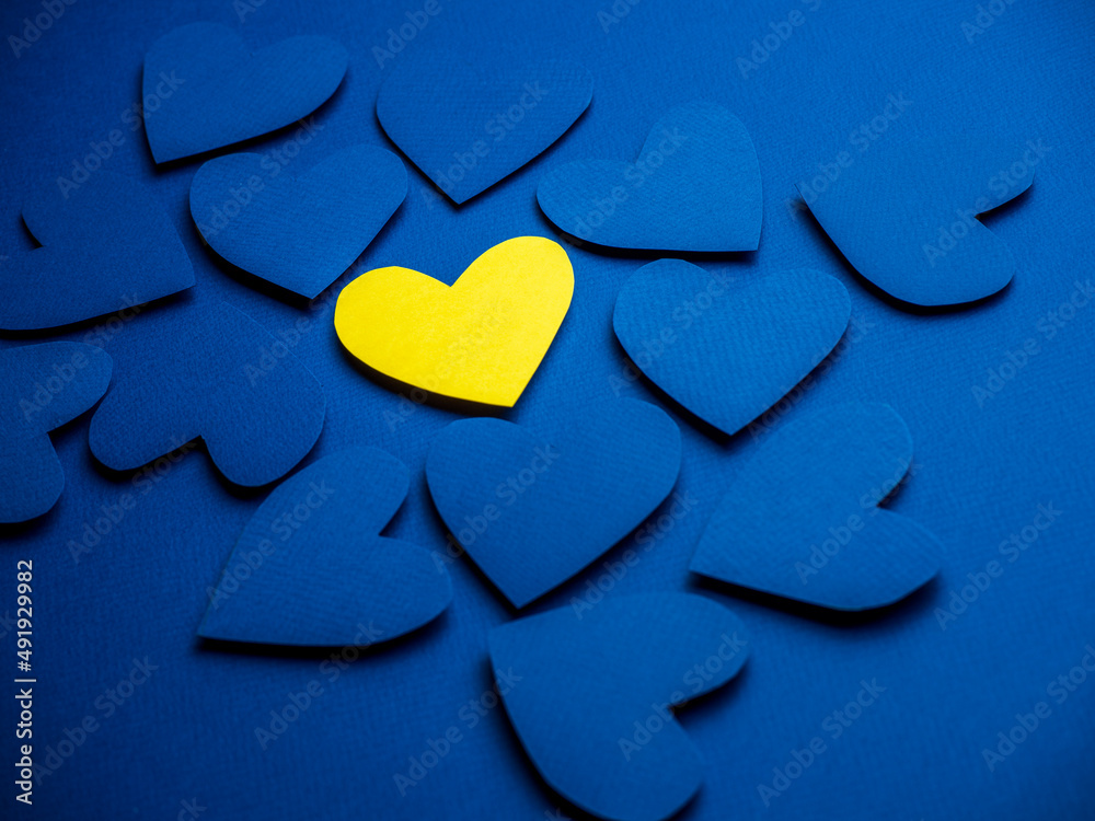 Obraz premium Heart shapes in the colours of Ukraine flag