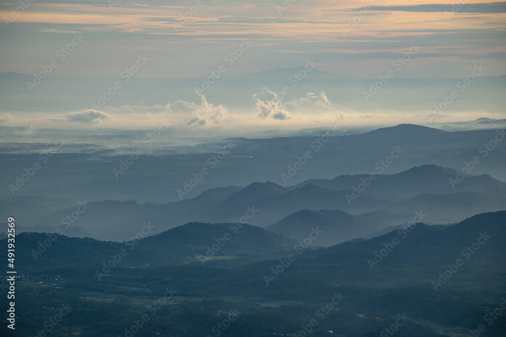 Obraz premium colorful sunrise at the highest peak of Mount Si Kunir, Mount Dieng, Wonosobo, Indonesia