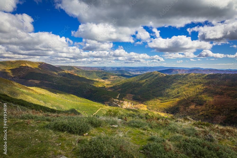 Fototapeta premium Landscape view of the glaciar valley of Manteigas - Serra da Estrela, Portugal. Mountain landscape view of glaciar valley of Manteigas