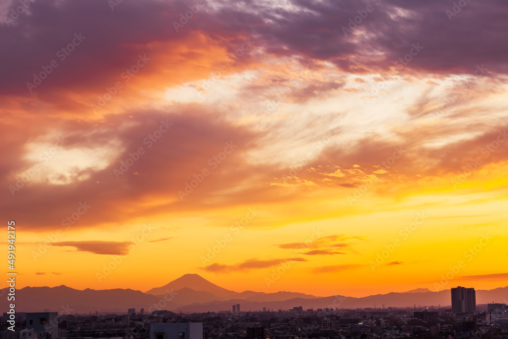 夕焼けの空と富士山　東京より