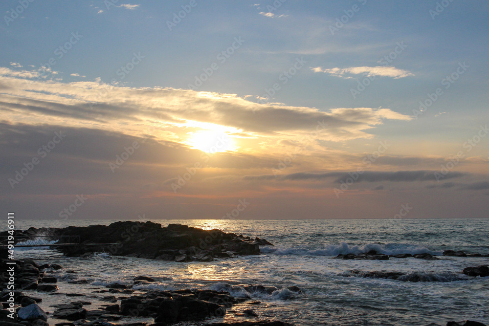 Fototapeta premium 夕暮れの海岸