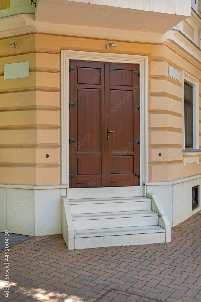 Fototapeta premium Door at Corner