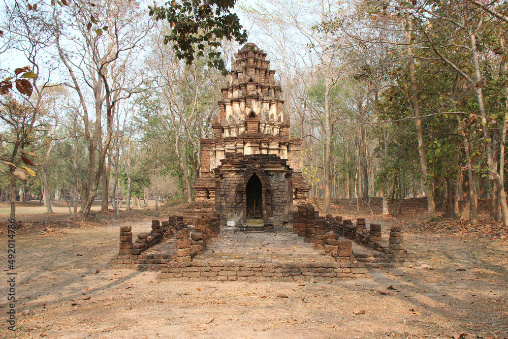 ruined buddhist temple (wat lak muang) in si satchanalai-chalieng  in thailand