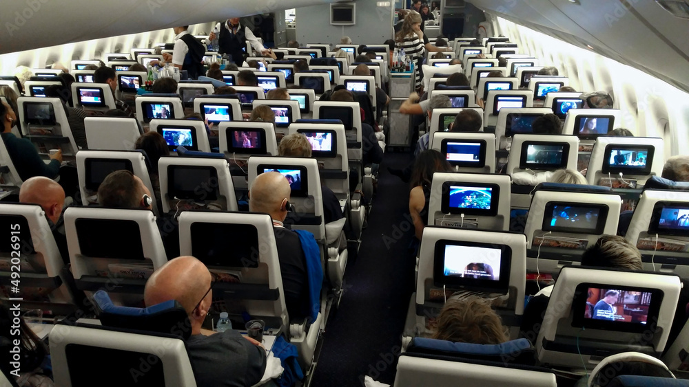 Fototapeta premium Pasajeros en avión