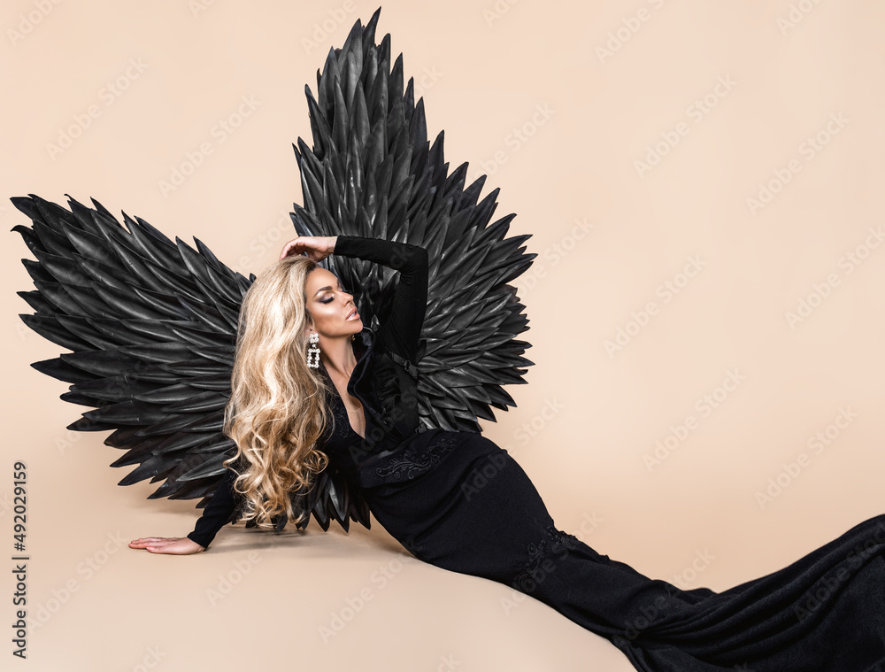 Large Wings black 
