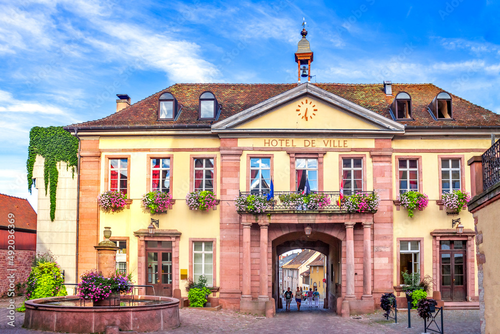 Obraz premium Rathaus, Riquewihr, Frankreich 