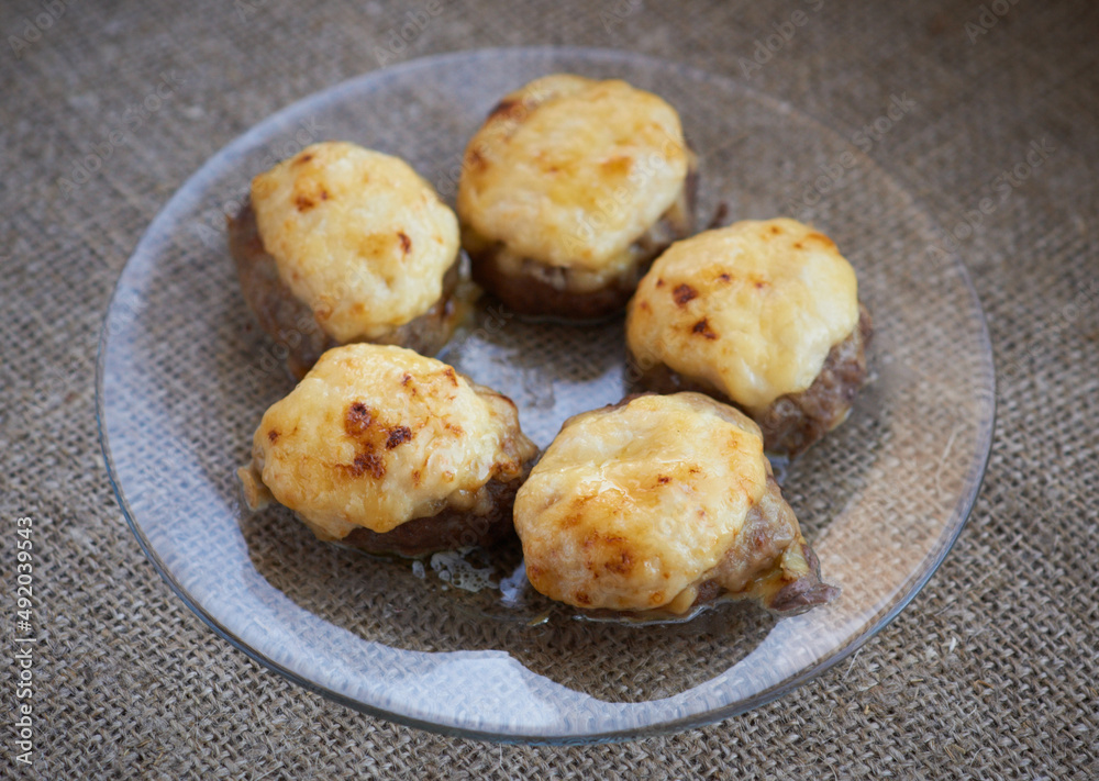 meatballs, baked with cheese
meatballs, baked with cheese