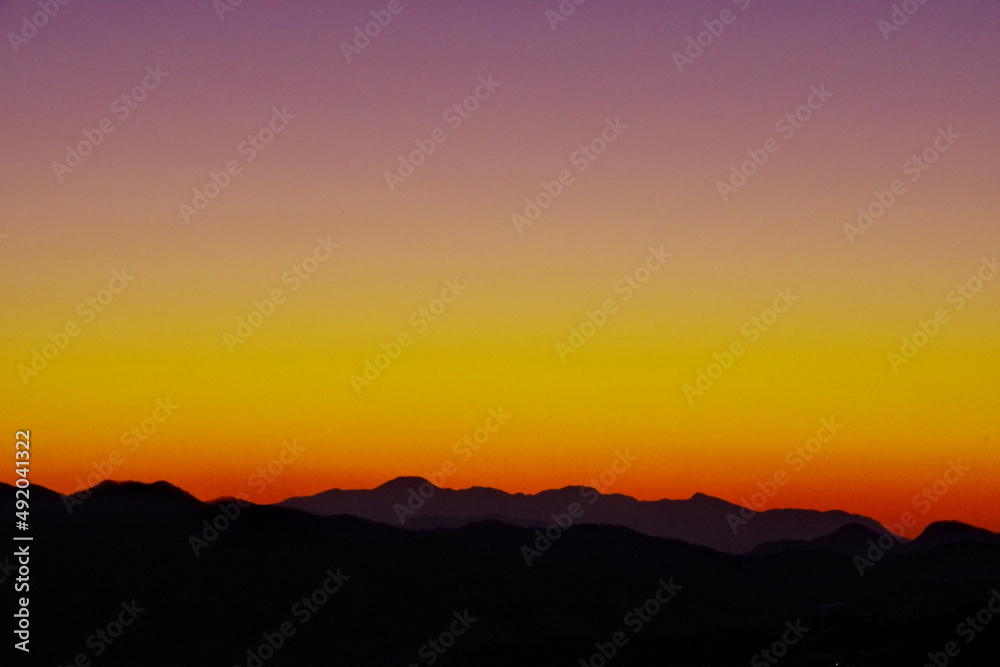 夕方の山の風景