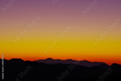 夕方の山の風景 © Hirotada