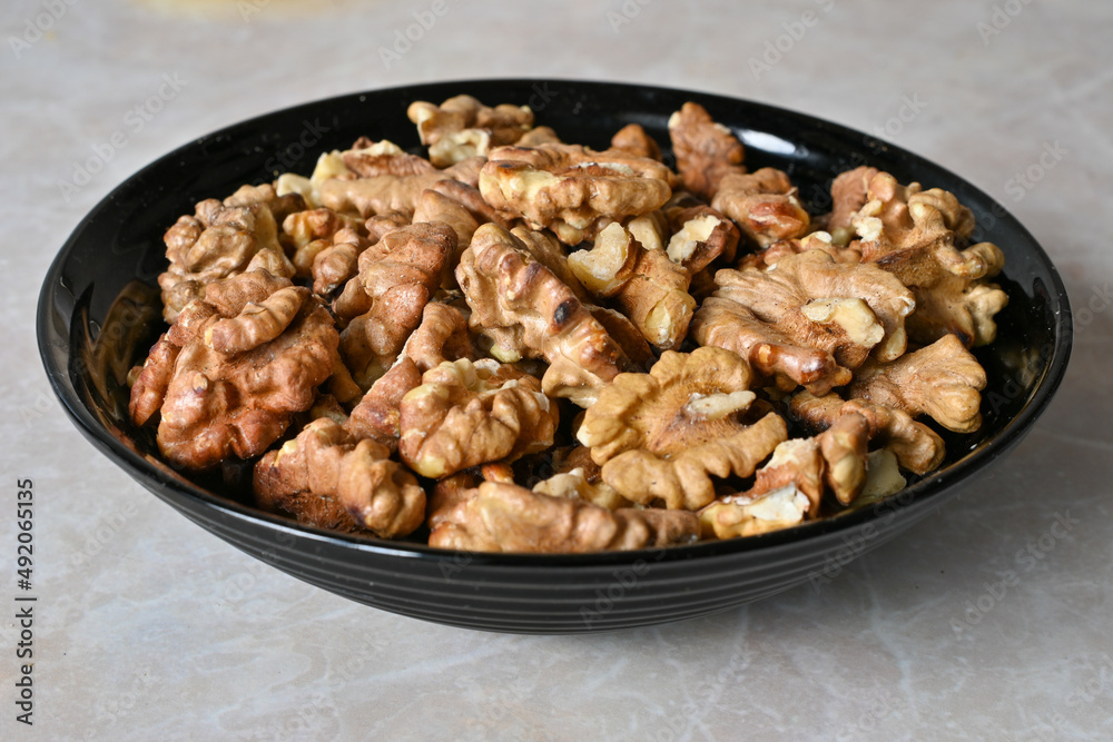 walnuts in a plate, walnut kernels, peeled walnuts.