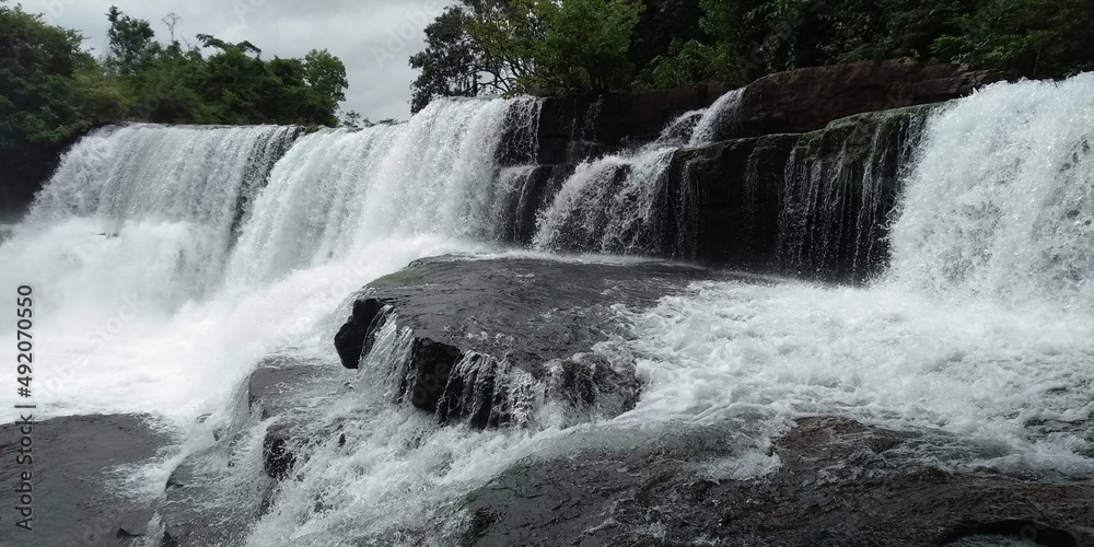 Fototapeta premium LES CASCADES D EAU DE GUINEE