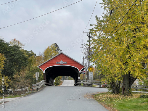Obraz na plátně Lancaster wooden bridge - New Hampshire