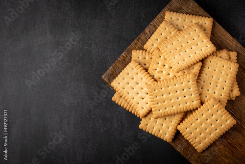 Foto Plate with cornstarch biscuit on the table.