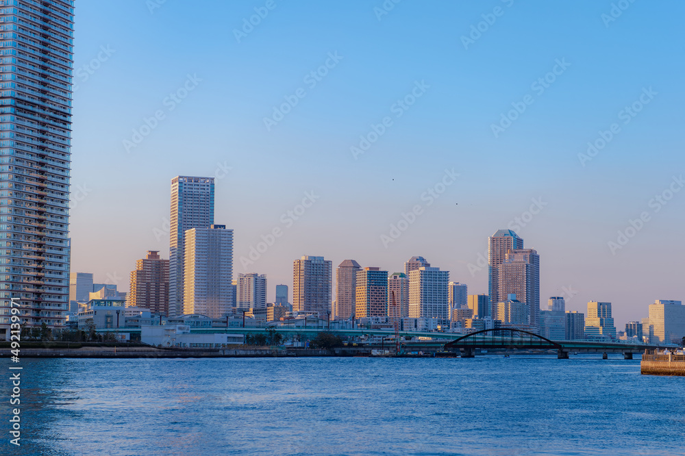 東京都江東区豊洲の夕方の都市景観 東京都江東区豊洲の夕方の都市景観