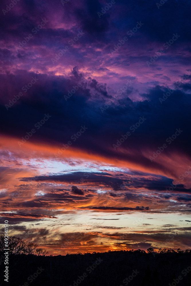 Fototapeta premium Vibrant clouds at sunset 