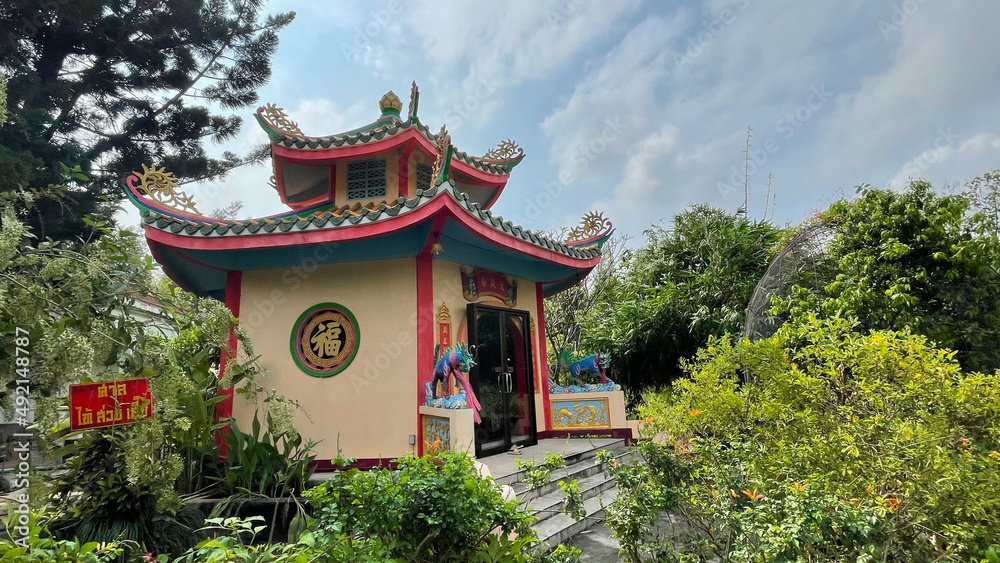 Série de temples chinois de religion bouddhiste et lieux de culte dans la région de Ratchaburi en Thaïlande Série de temples chinois de religion bouddhiste et lieux de culte dans la région de Ratchaburi en Thaïlande