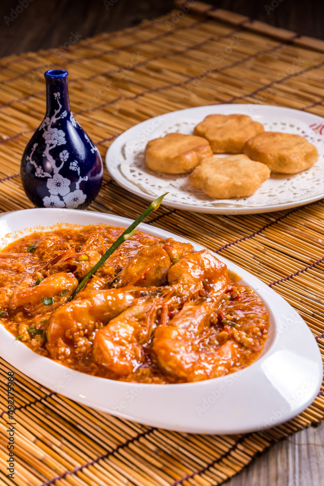 stir fried prawn seafood with spicy chilli crab egg thick gravy sauce