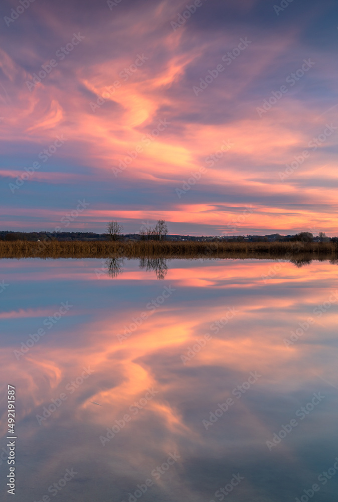Obraz premium Sunset at a small lake in Bavaria, Germany