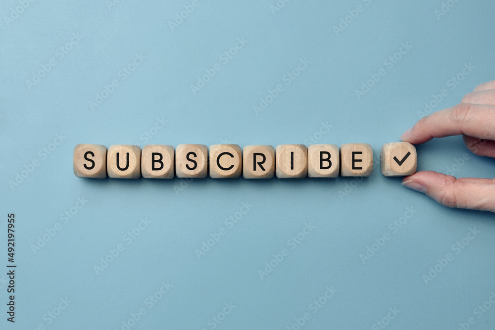 Wooden cubes with the inscription "Subscribe" to them. Internet channel subscription symbol and subscription reminder - obrazy, fototapety, plakaty 