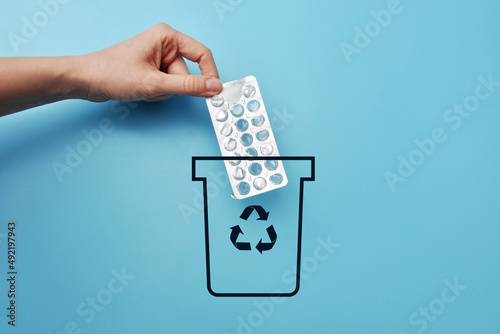 Obraz na plátne A man throws a package of pills into the trash