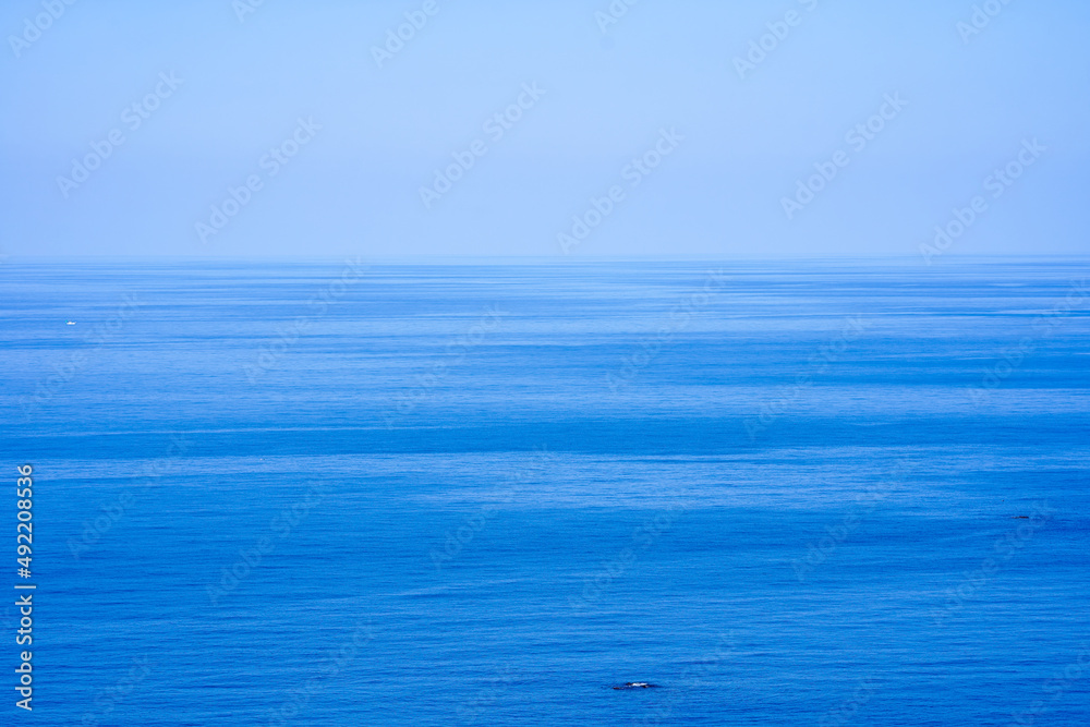 青い海と青い空が広がる絵のような風景 Stock Photo | Adobe Stock