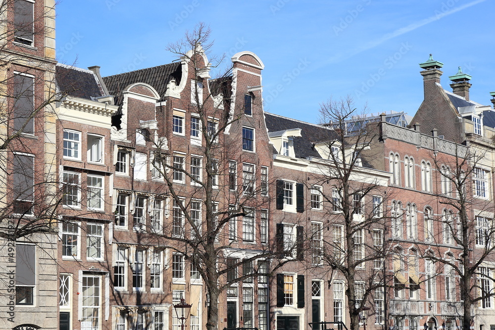Fototapeta premium Amsterdam Keizersgracht Canal Traditional Architecture with Bare Trees, Netherlands