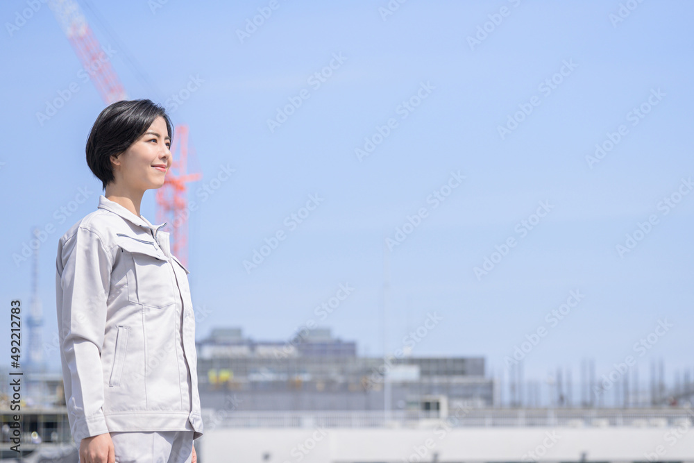 Woman in work clothes staring at the sky Wide angle