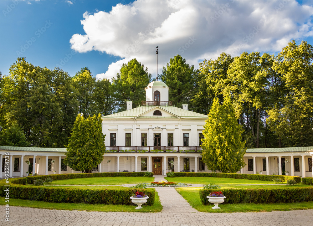 Lermontov's estate in Serednikovo in summer.
