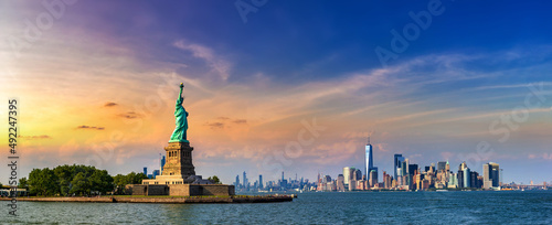 Fotografie, Tablou Statue of Liberty against Manhattan