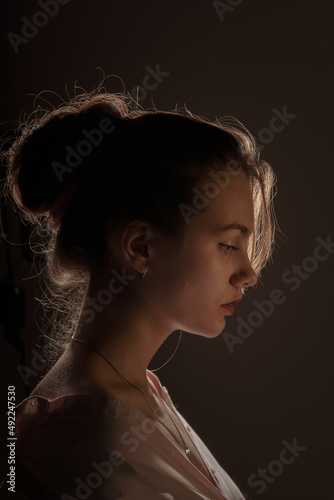 Beautifull woman portrait in warm light