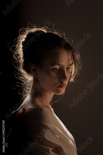 Beautifull woman portrait in warm light