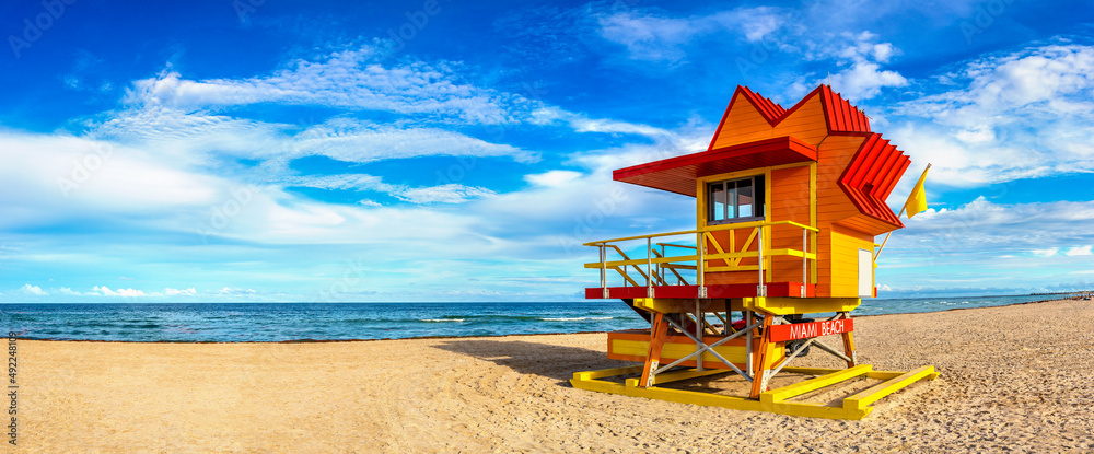 Fototapeta premium Lifeguard tower in Miami Beach