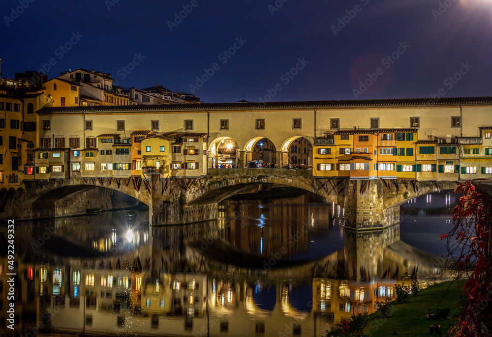 Worldm famous Ponte Vecchio in Florence at night