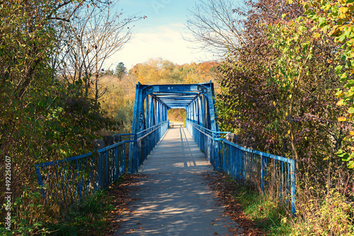 Fototapeta Naklejka Na Ścianę i Meble -  blue iron bridge over Loisach river, tourist resort Wolfratshausen, autumn landscape