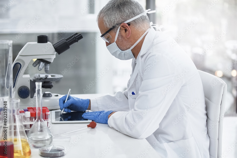 Dillingent in his research. Shot of a researcher at work on a microscope in a lab. Dillingent in his research. Shot of a researcher at work on a microscope in a lab.