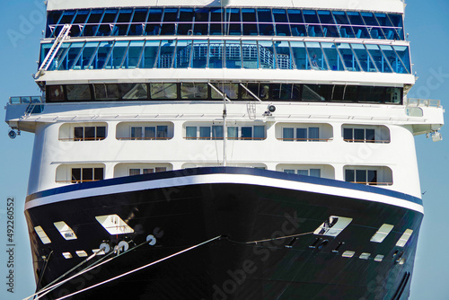 Foto Luxury Azamara cruiseship cruise ship liner Pursuit Quest Journey Onward in Mont